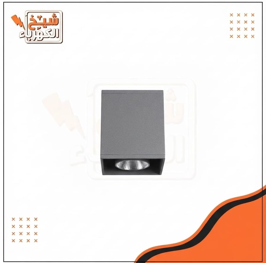وحدة إضاءة ليد غاطسة مربعة الشكل (سبوت لايت راكب بالأسقف المستعارة) بلون أبيض نقي، مزودة بشريحة ليد مركزية دائرية ذات عاكس متدرج، مصممة لتوفير إضاءة موجهة عالية الكفاءة وتوزيع ضوئي متجانس يضفي لمسة عصرية جذابة على الأسقف في المساحات الداخلية