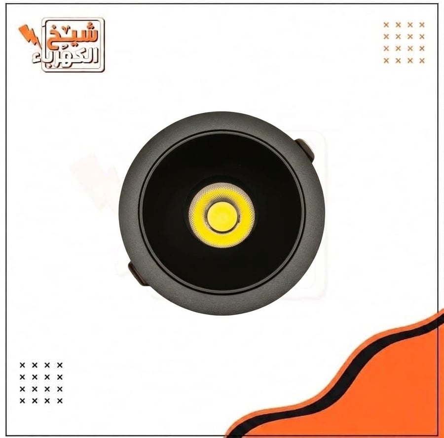 طقم سبوت لايت ليد غاطس متكامل يتكون من إطار أسود مطفي فاخر مزود بمشابك تثبيت جانبية، مع لمبة ليد قابلة للفك والتركيب (GU10)، مما يتيح مرونة عالية في صيانة وتغيير مصدر الإضاءة وتوفير إضاءة مركزية ومريحة للديكورات الداخلية