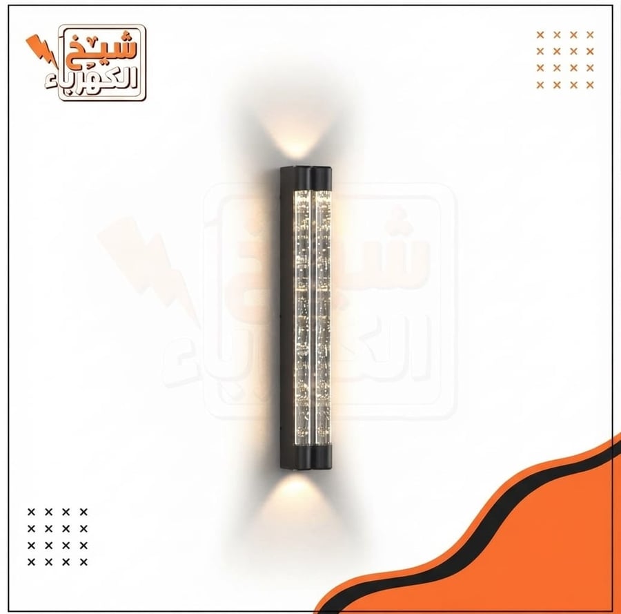 أبليك جداري خارجي أبيض بتصميم أسطواني طويل مضلع مع إضاءة ليد طولية، لإضاءة ديكورية متناسقة