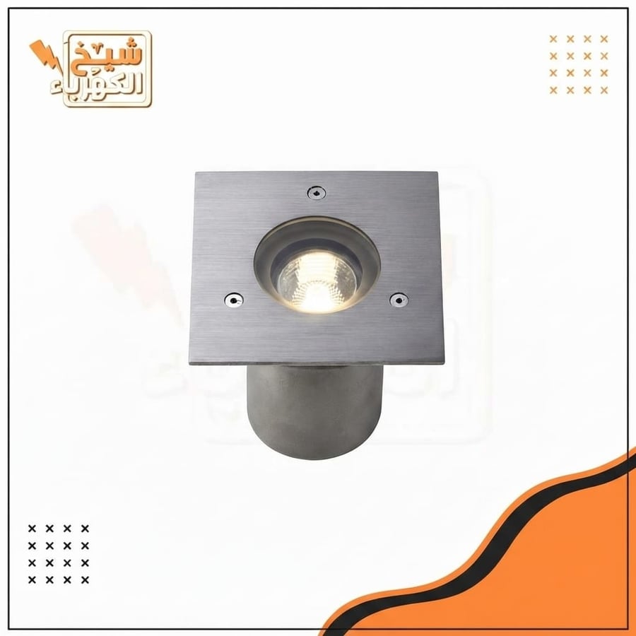 إضاءة LED أرضية، إنارة أرضية خارجية مربعة بتصميم عصري أنيق مع إطار معدني فضي مصقول وواجهة دائرية غاطسة بداخلها عدسة مركزة