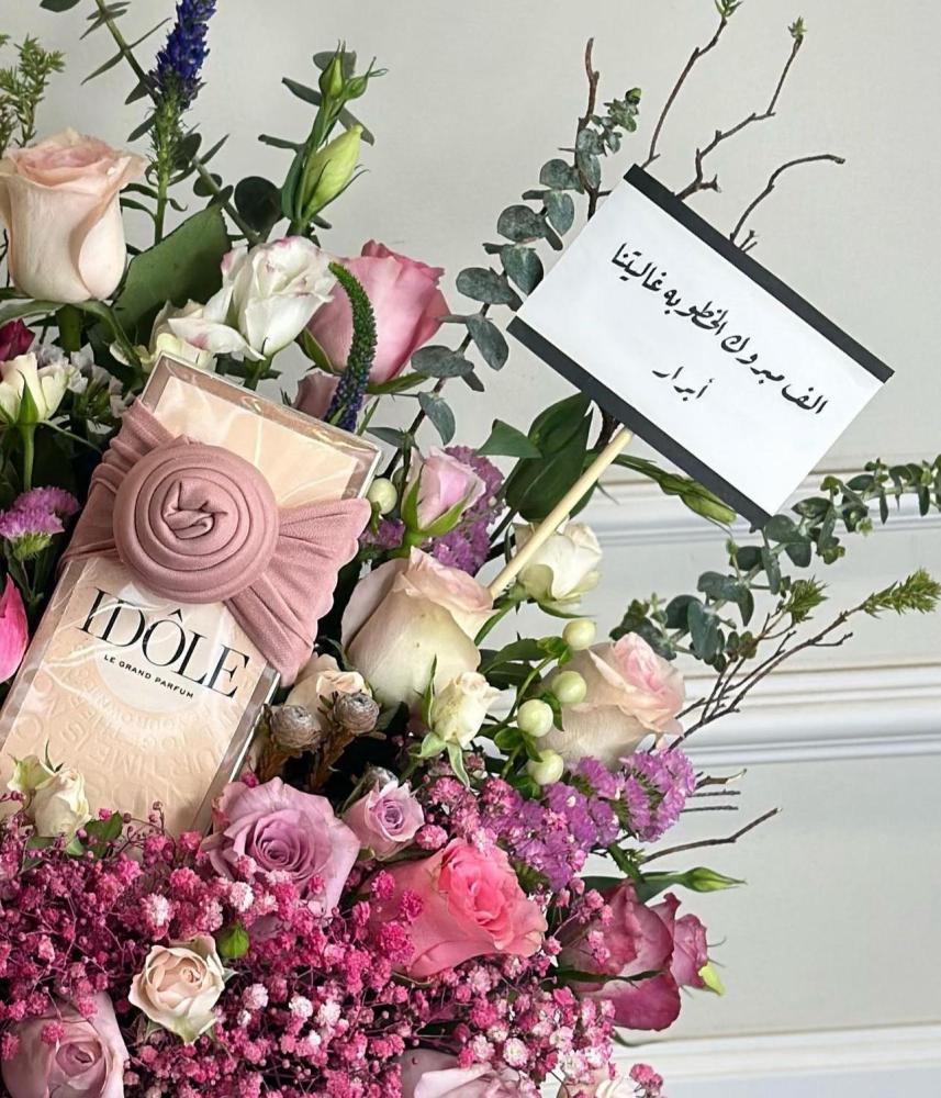 Idol perfume center or Eau de perfume women's perfumes (75ml) with rose vase