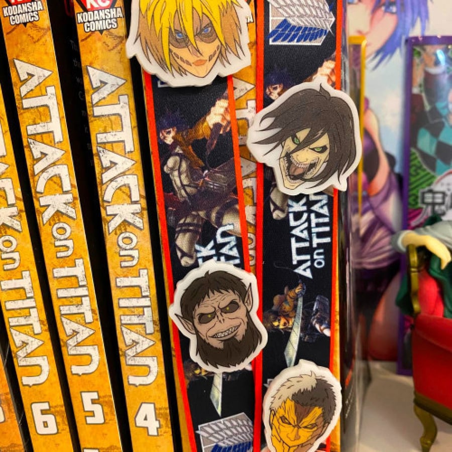 Attack on Titan - pins  (4)