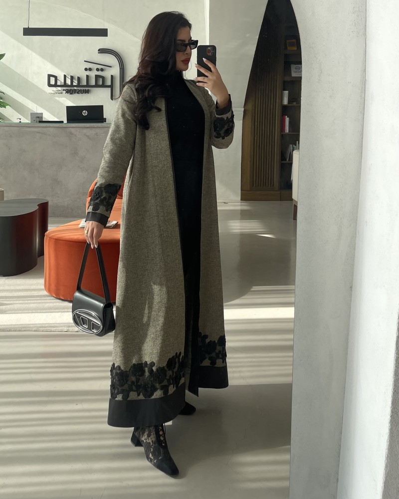عباية جوخ مع ورود