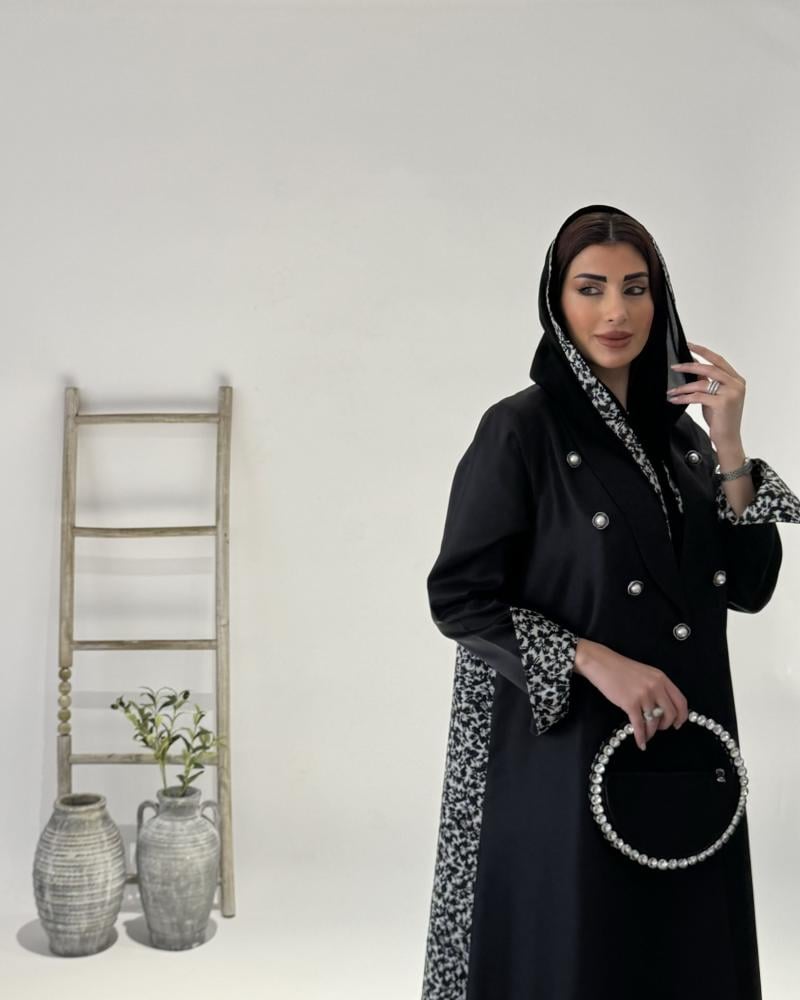 عباية رسمية تفته