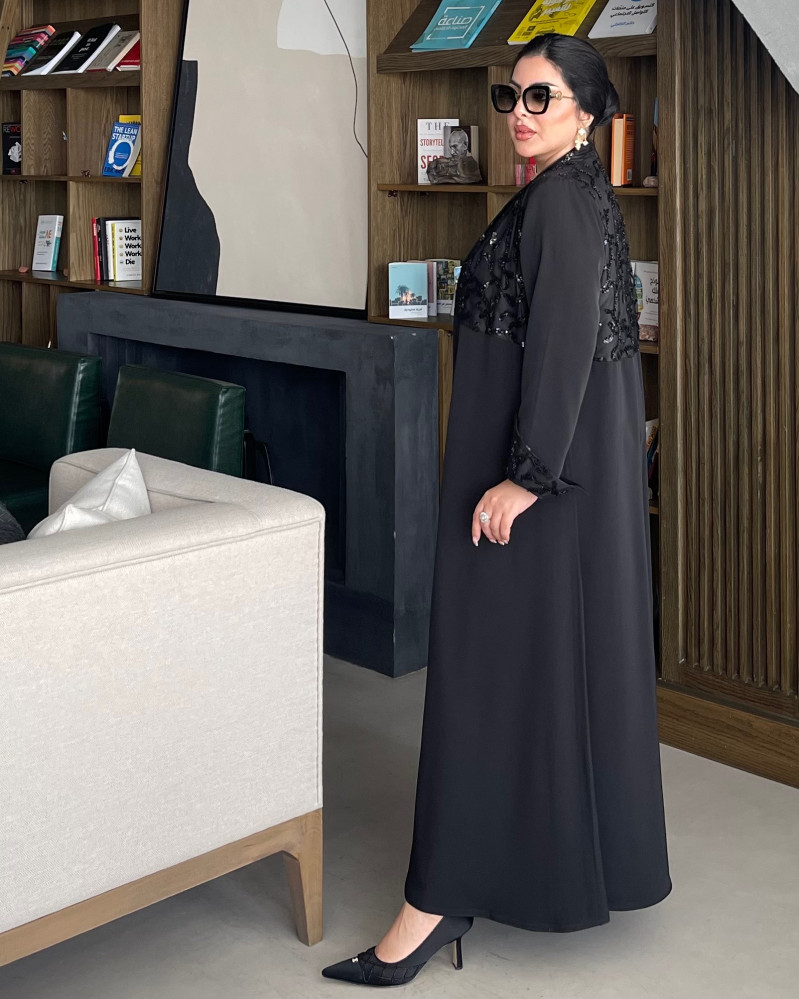 عباية بتطريز يدوي