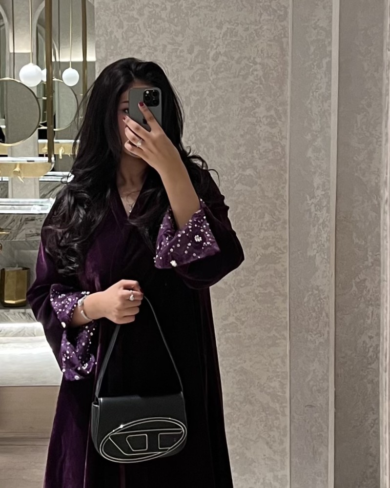 عباية مخمل مع شك