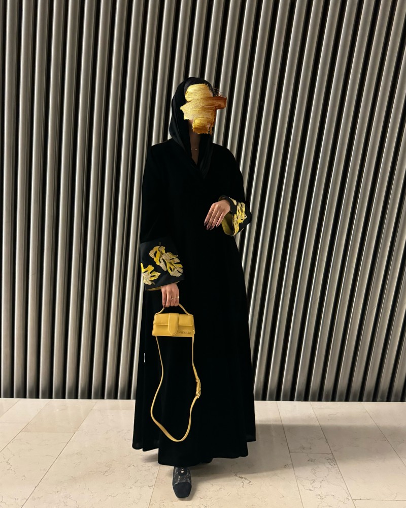 عباية مخمل تطريز يدوي