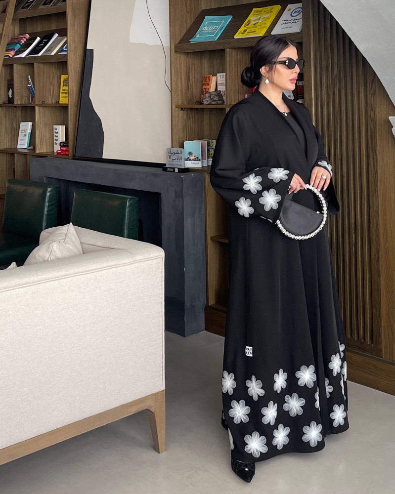 عباية الورد الابيض