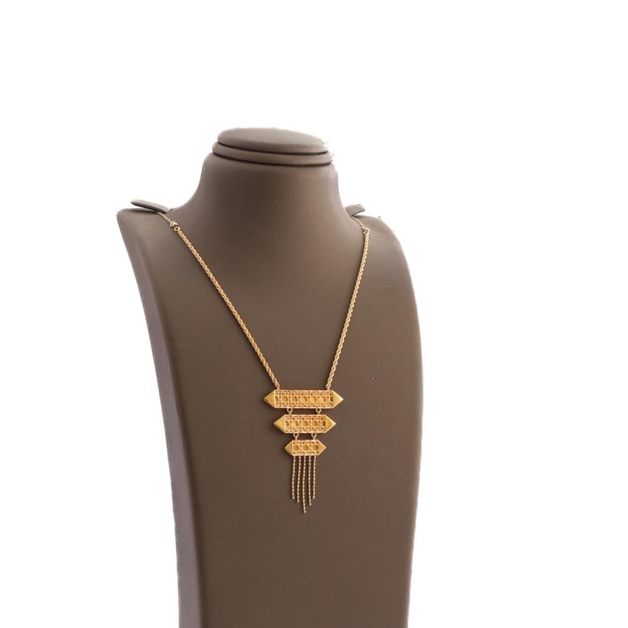 عقد ذهب عيار 21