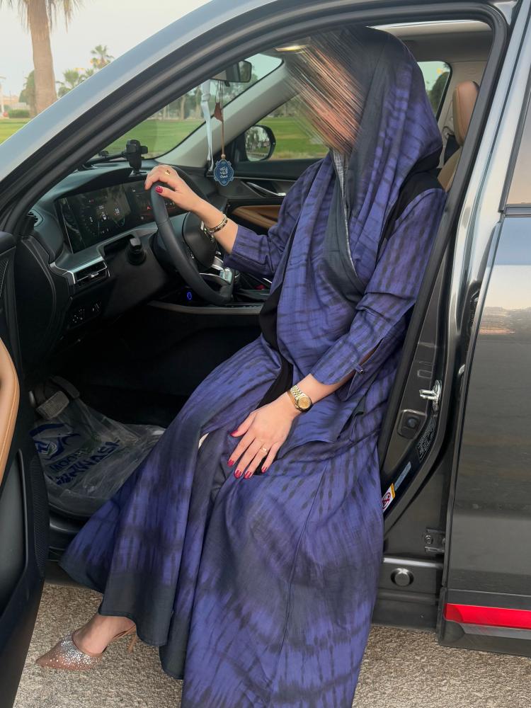 عبايه نص كلوش مع طرحه
