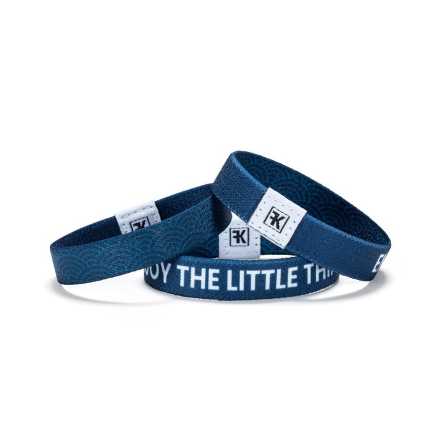 اسوارة ENJOY THE LITTLE THINGS