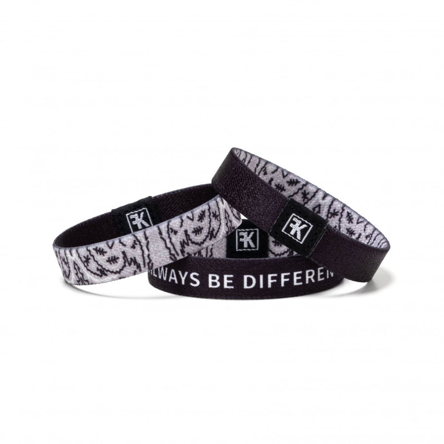 اسوارة ALWAYS BE DIFFERENT GRAY