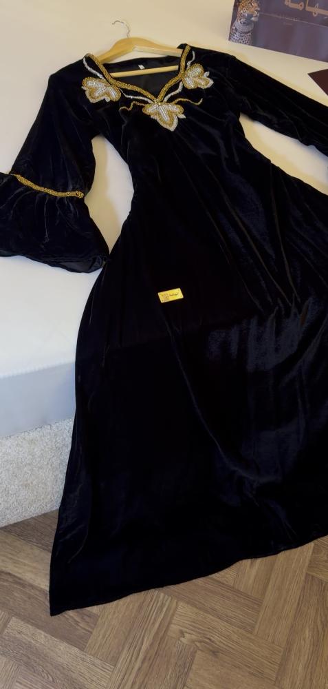دراعه مخمل مع طرحه وربطة شعر