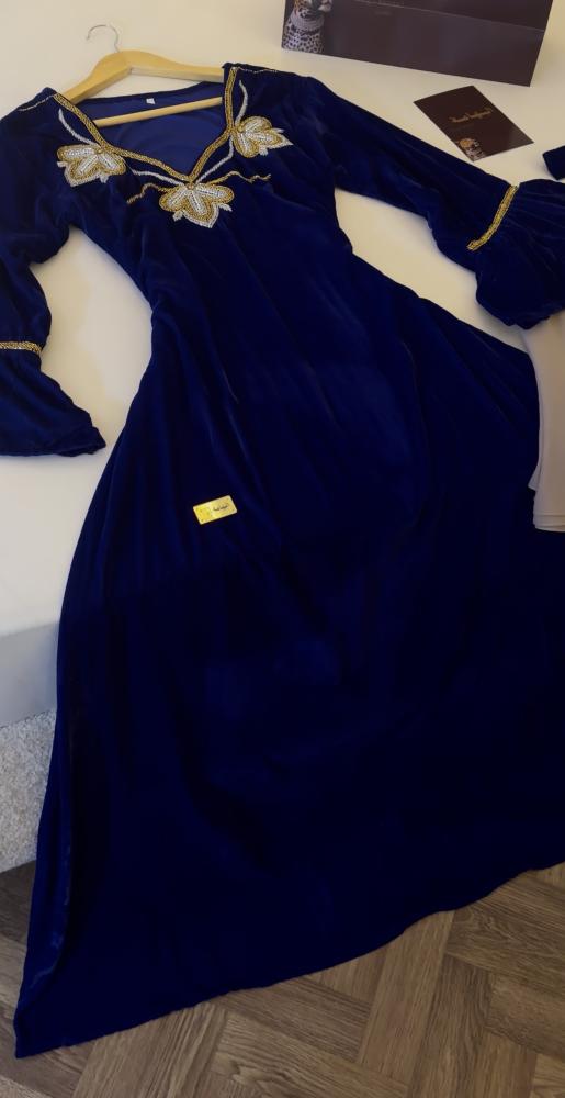 دراعه مخمل مع طرحه وربطة شعر