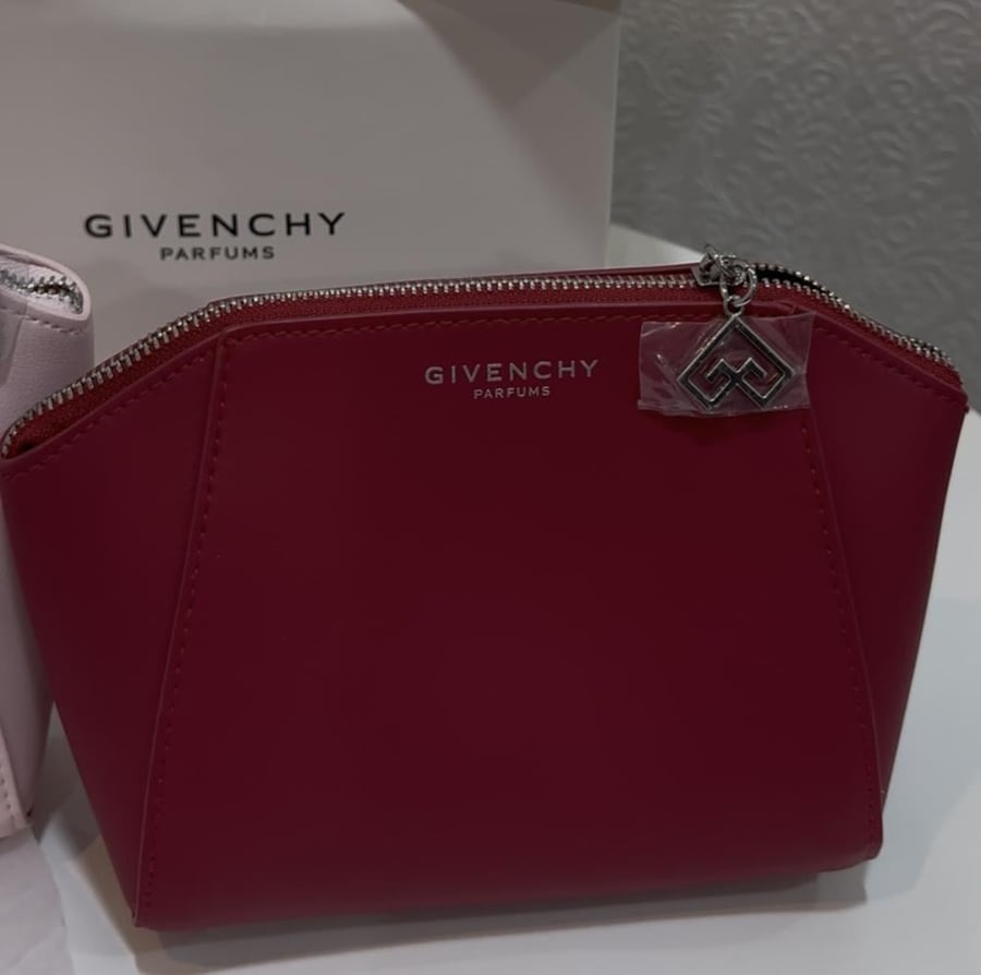 Given the cultural guidelines and the context, the translation is:  
Givenchy red bag