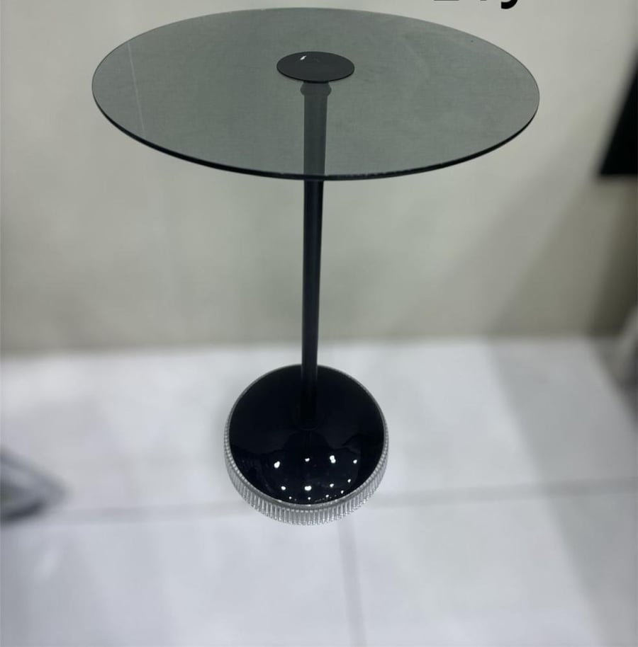 طاولات زجاج اسود