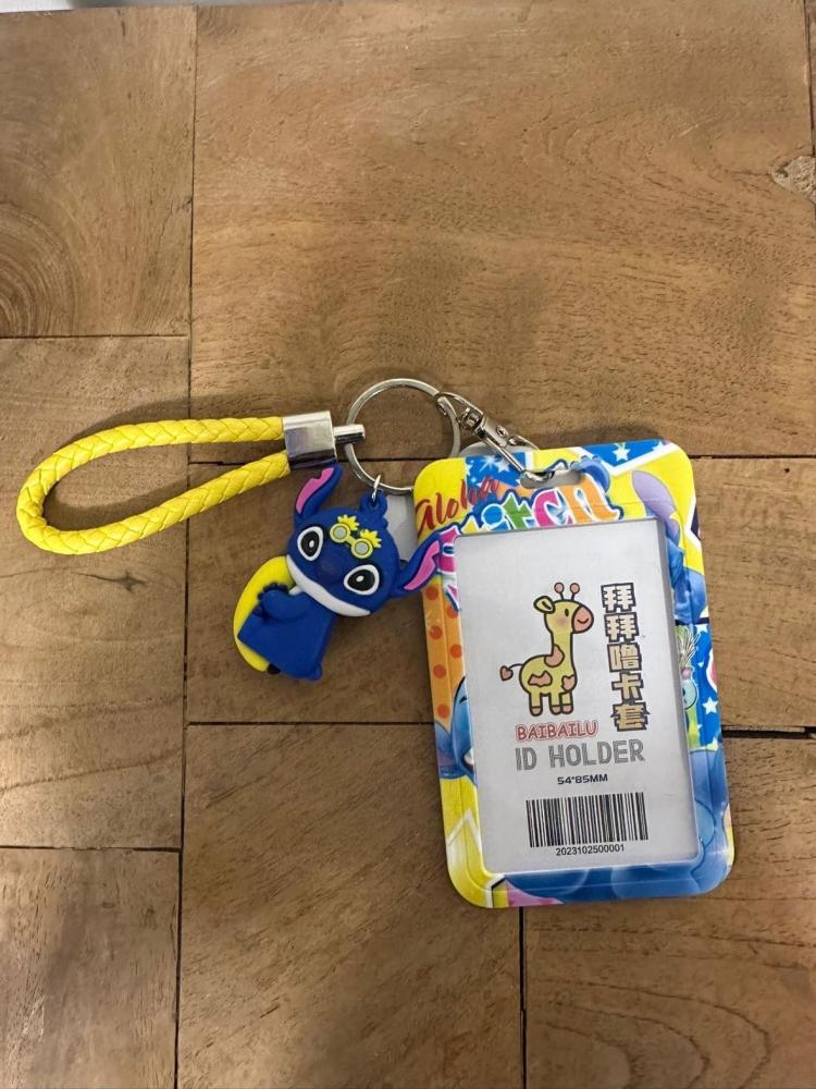 Stitch Medallion with Card Holder