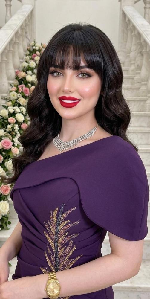 فستان سهرة طويل موف ملكي بفتحة جانبية وتطريز يدوي دقيق