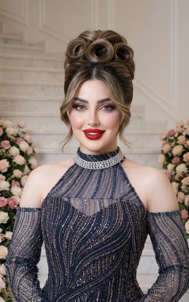 فستان سهرة ملكي كحلي شك فاخر وتطريز كريستالي