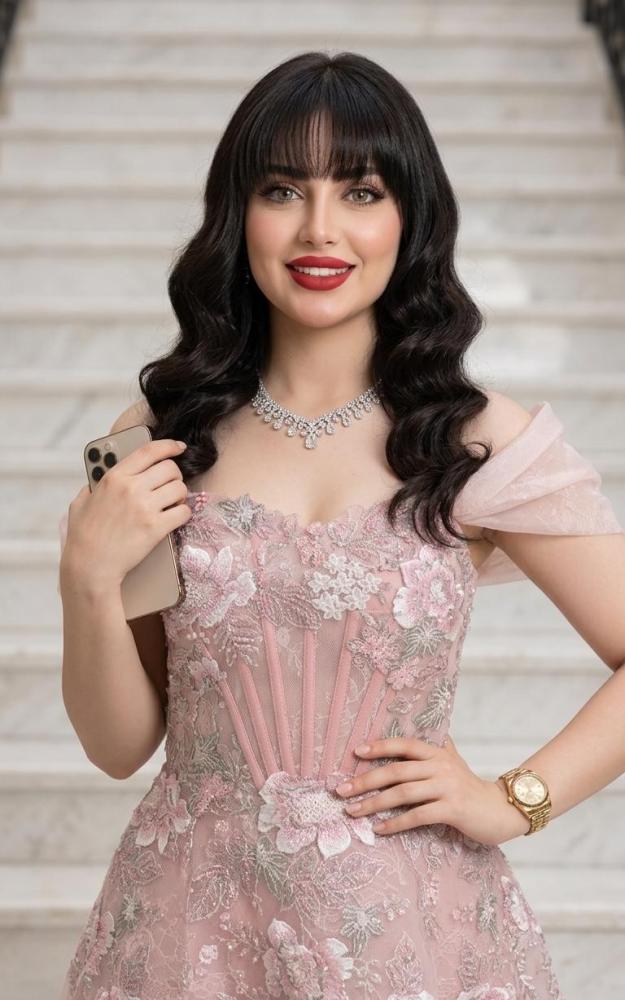 فستان سهرة زهري ناعم بجيبير بارز وظهر كورسيه