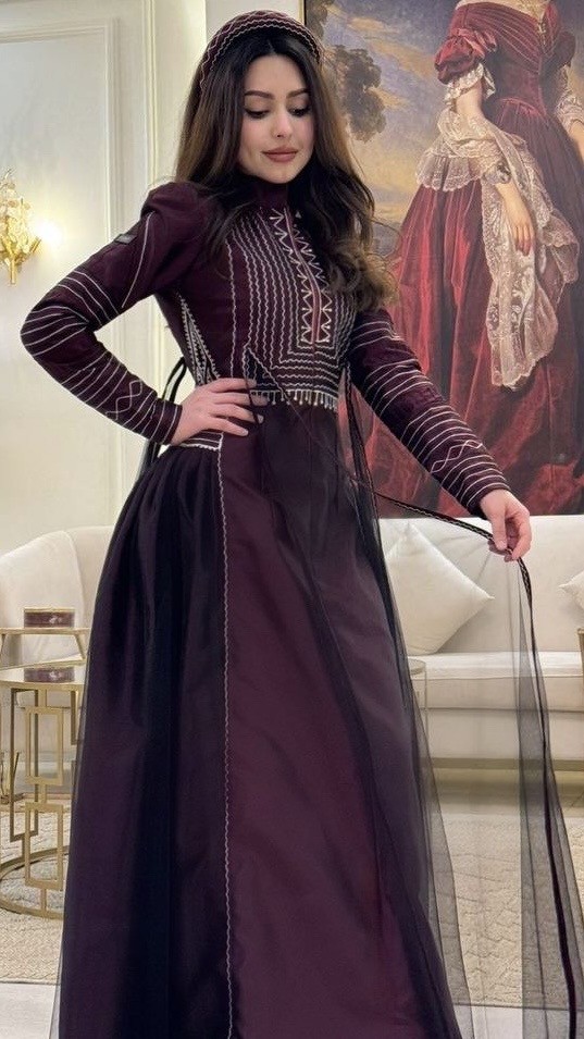 فستان سهرة بتصميم بسيط وأناقة راقية|155