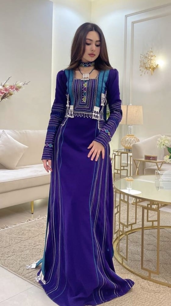 فستان سهرة بلمسة فاخرة وتصميم راق