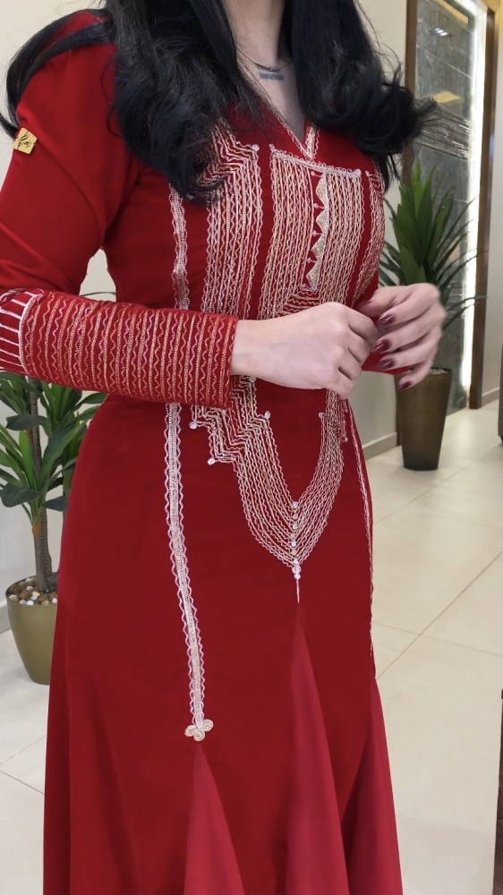 فستان سهرة بلمسة فاخرة وتصميم راق