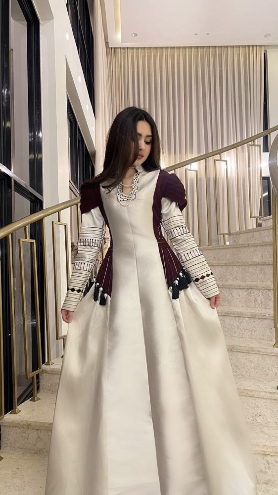 فستان سهرة بحضور أنيق وتصميم متوازن|149