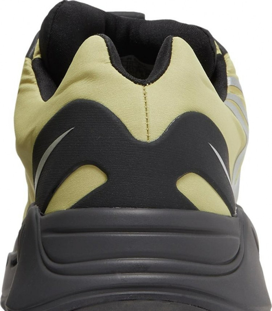 Yeezy Boost 700 MNVN 'Resin'