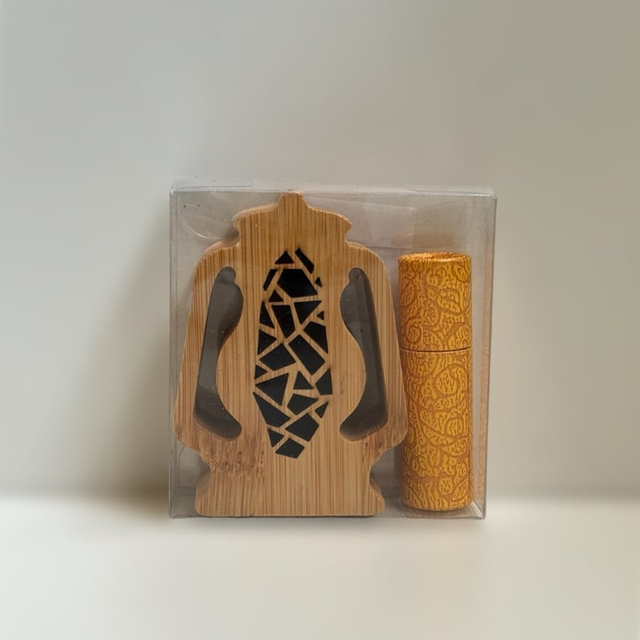 Small incense burner with oud