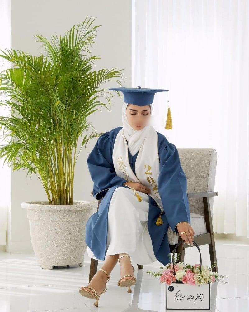 عباية تخرج موديل كلاسيك لون كحلي