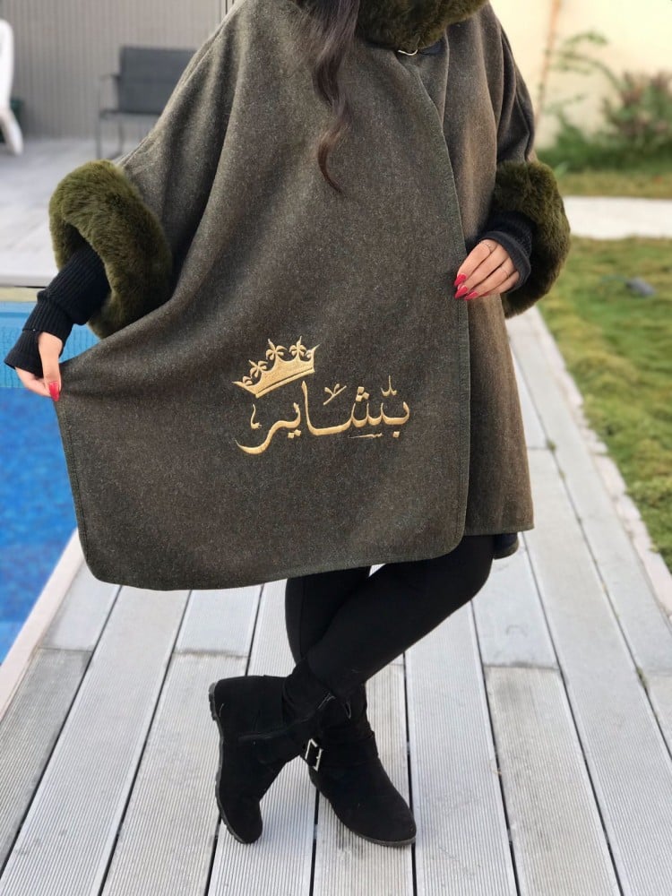 شال نسائي جوخ  رمادي غامق أطراف فرو زيتي