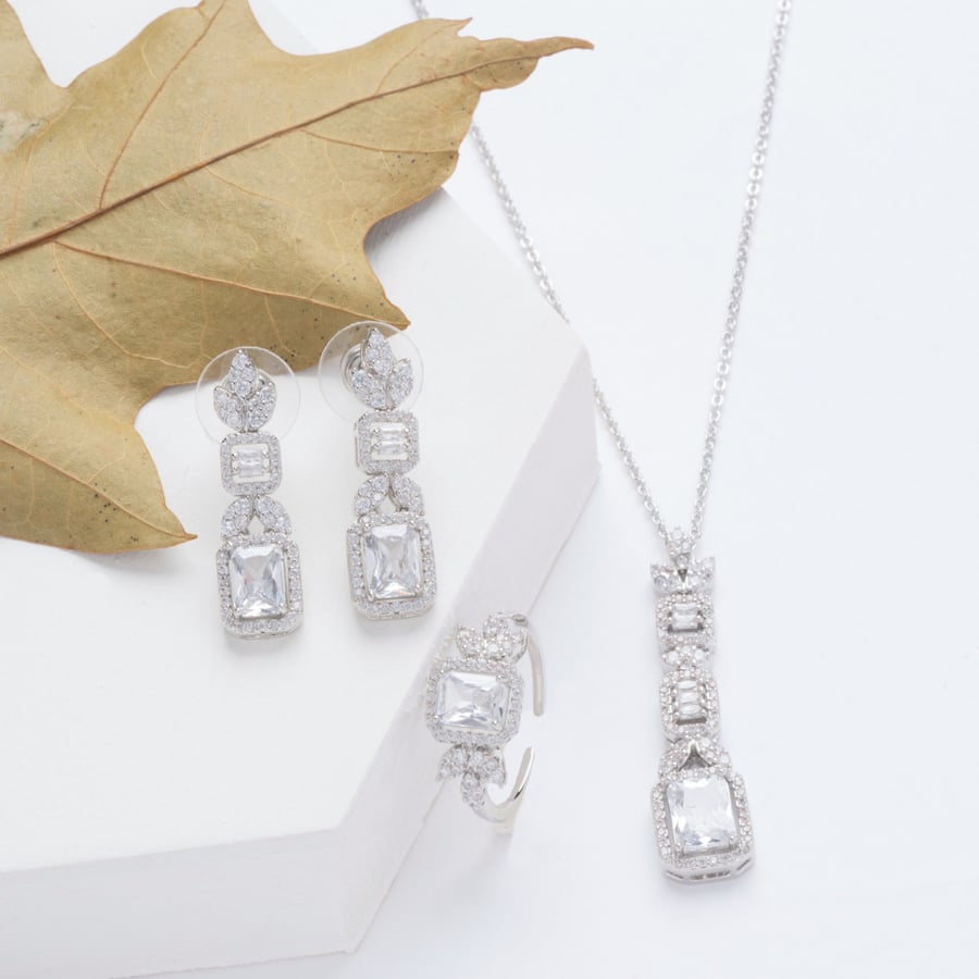 Half a set with an elegant design in silver color