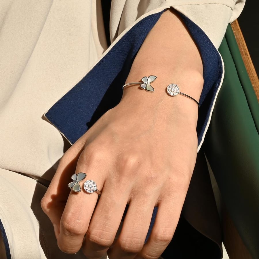 سوارة وخاتم بتصميم فراشات أنيق