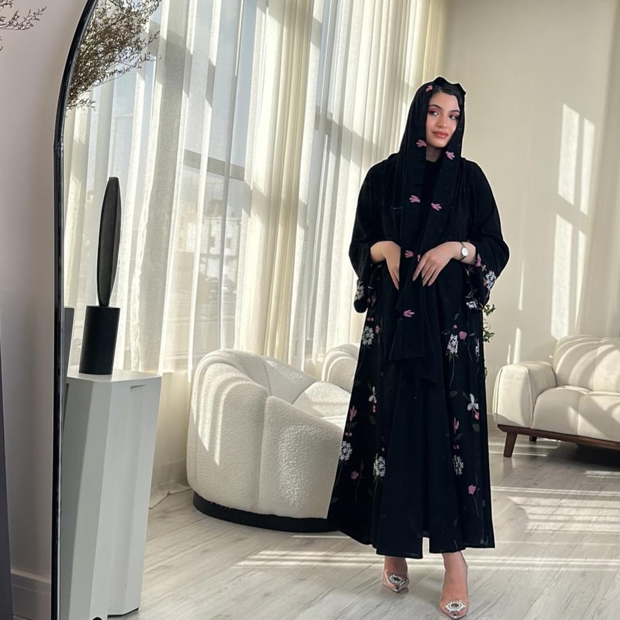 عبايه تطريز ورود مع الجوانب