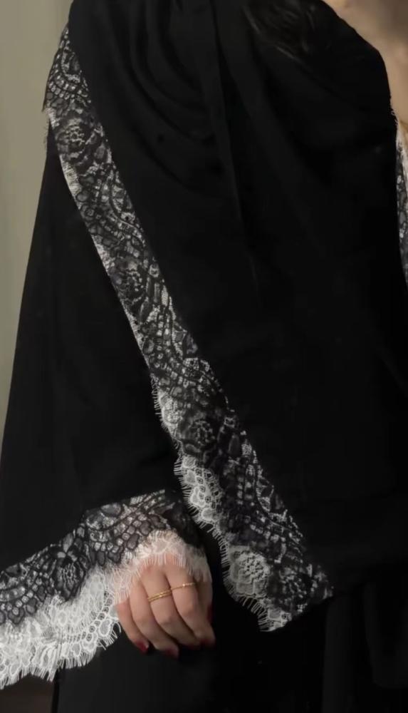 عبايه دانتيل بلونين