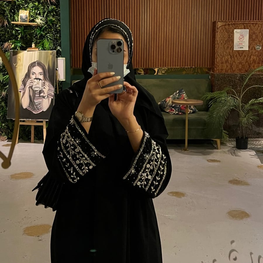 عباية مع كم عريض كريستال