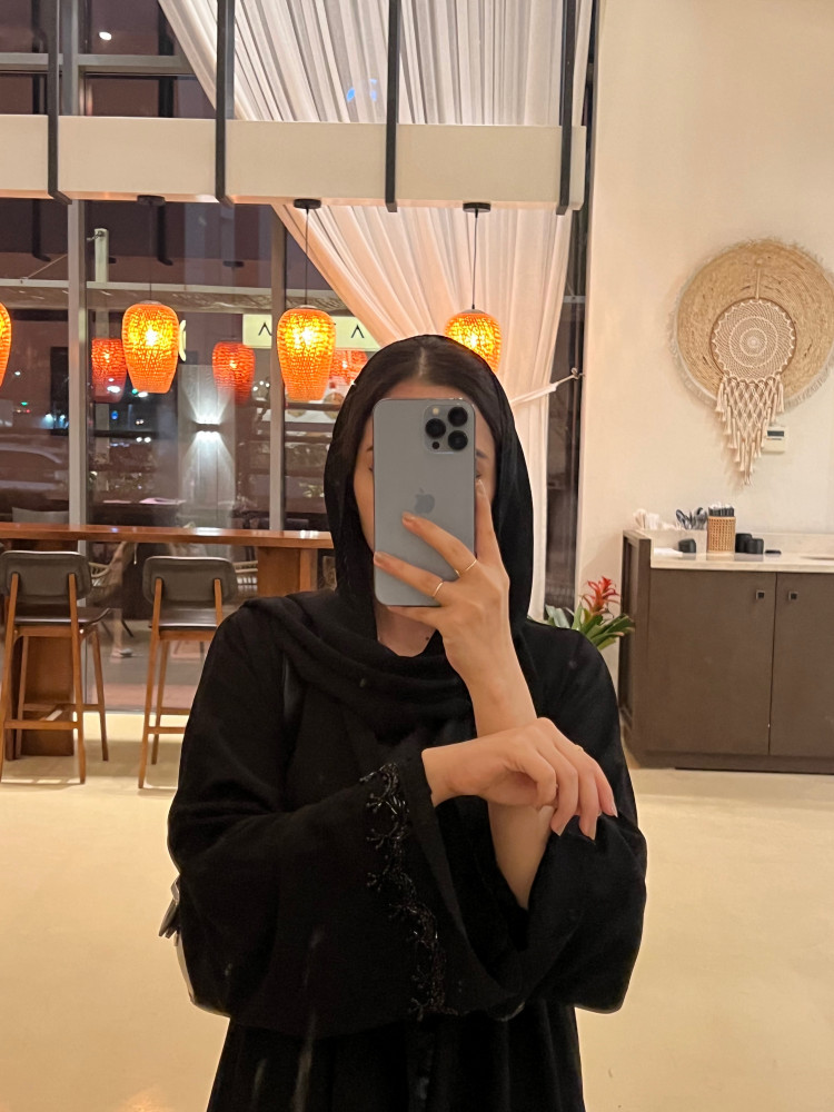 عبايه شك مع اطراف شيفون