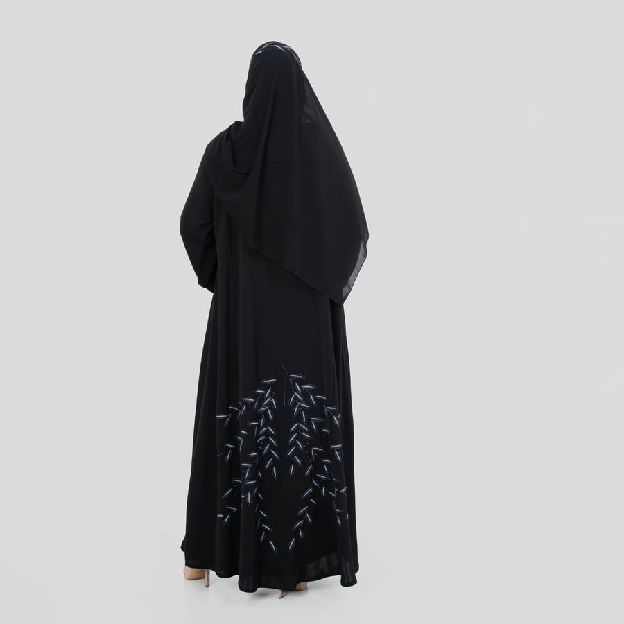 عباية ناعمة من الحرير مطرزة