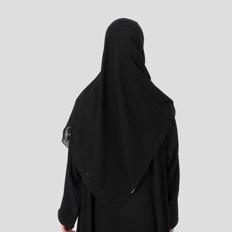 طرحة مطرزة