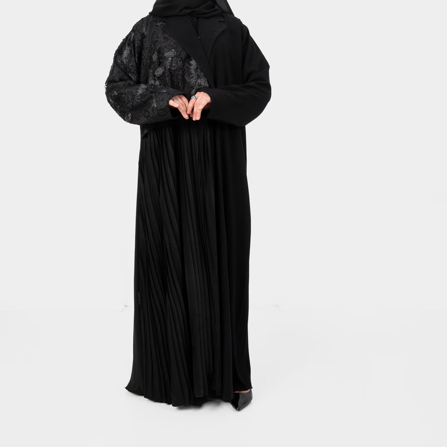 عباية كسرات كلوش من قماش ناعم