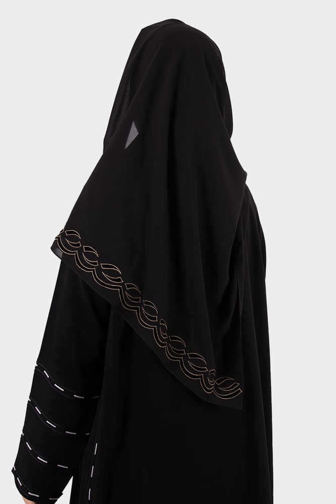طرحة مطرزة