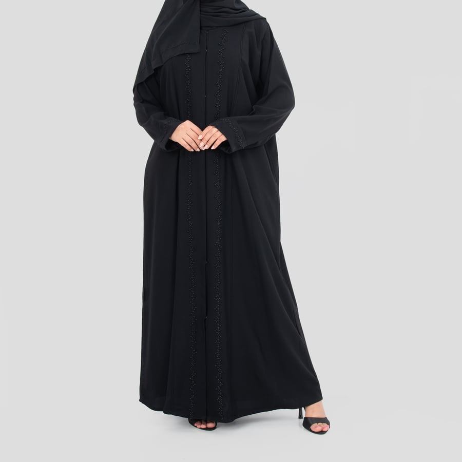 عباية من قماش الكريب مطرزة