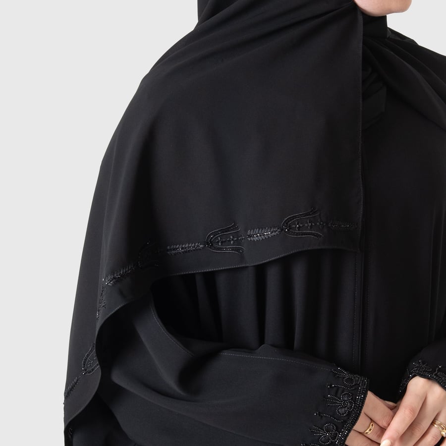 طرحة مطرزة