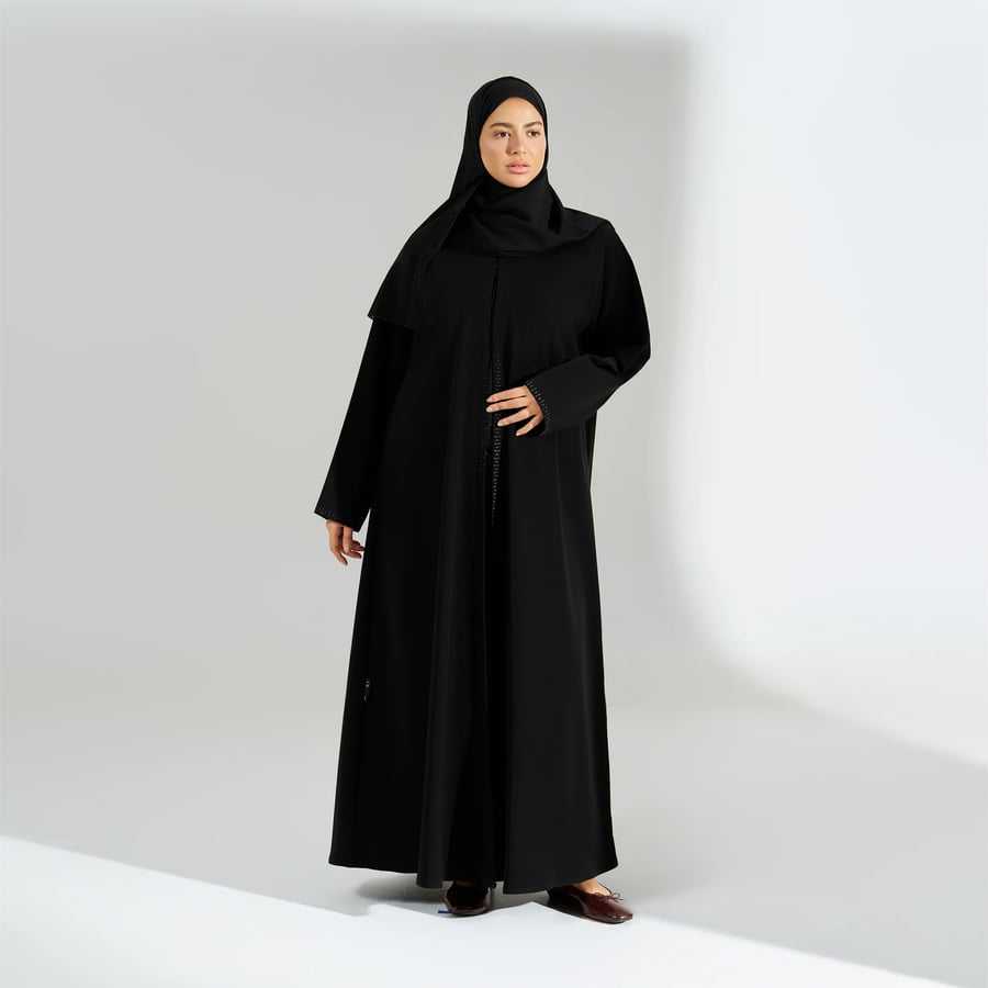 عباية نص كلوش بتطريز ناعم