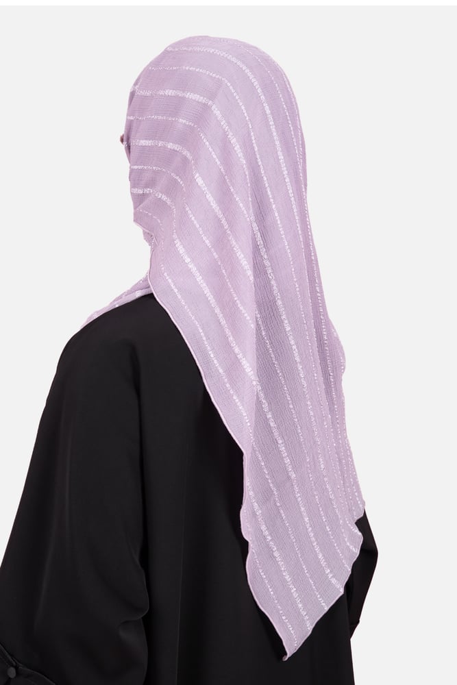 طرحة ملونة بخطوط