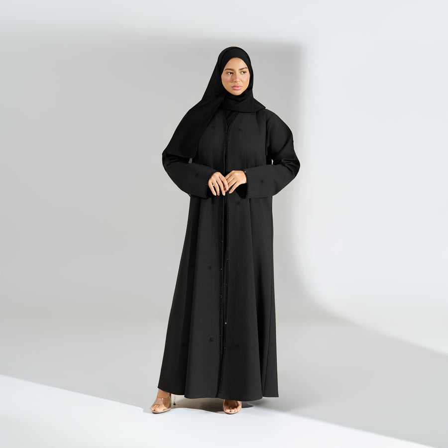 عباية من الكريب مطرزة