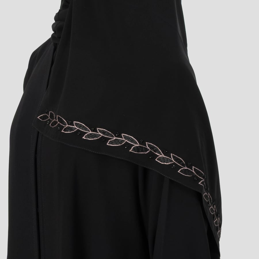طرحة مطرزة