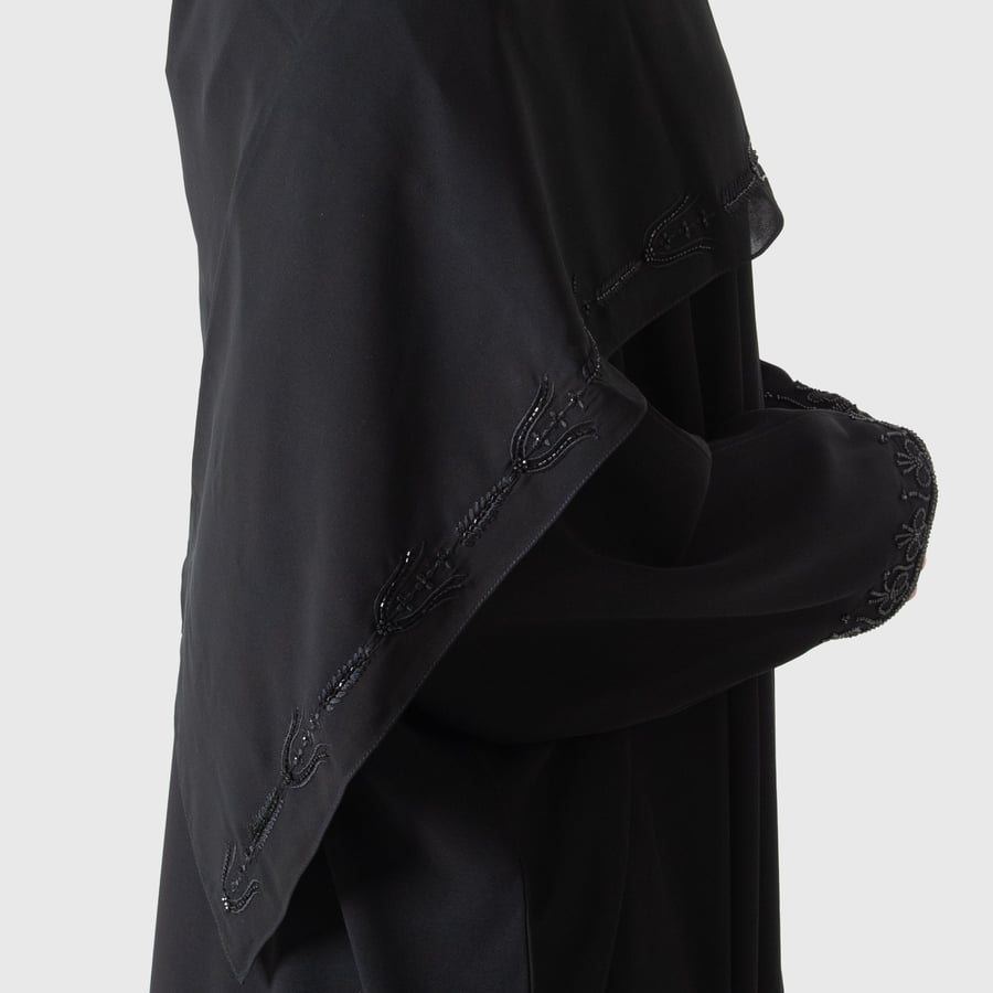 طرحة مطرزة