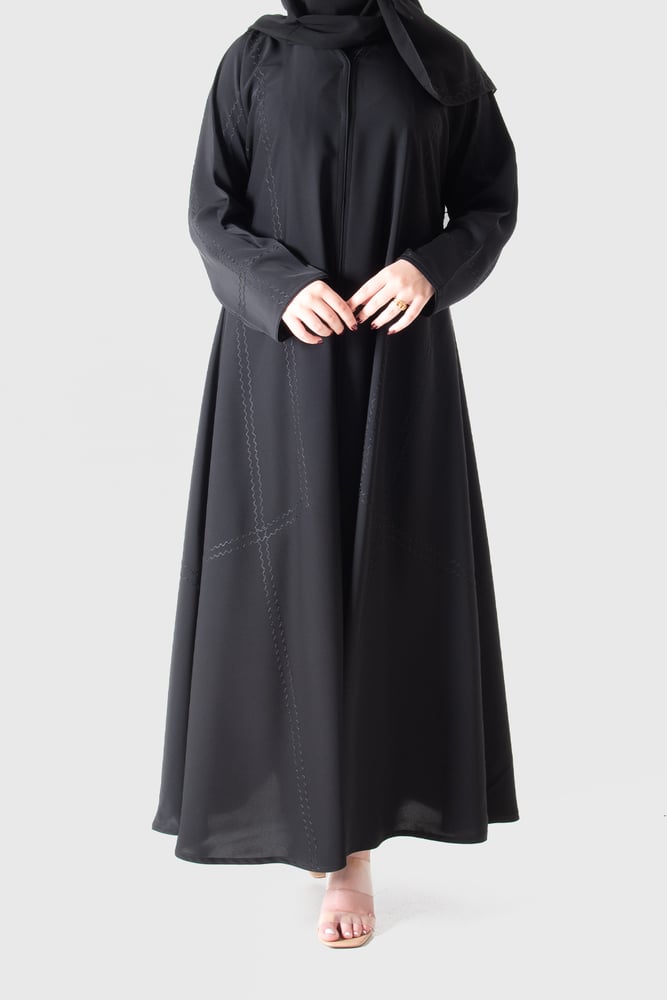 عباية ناعمة من الحرير مطرزة